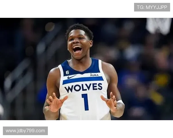 爱德华兹预判三分完成制胜抢断展现篮球巨星嗅觉关键时刻统治比赛