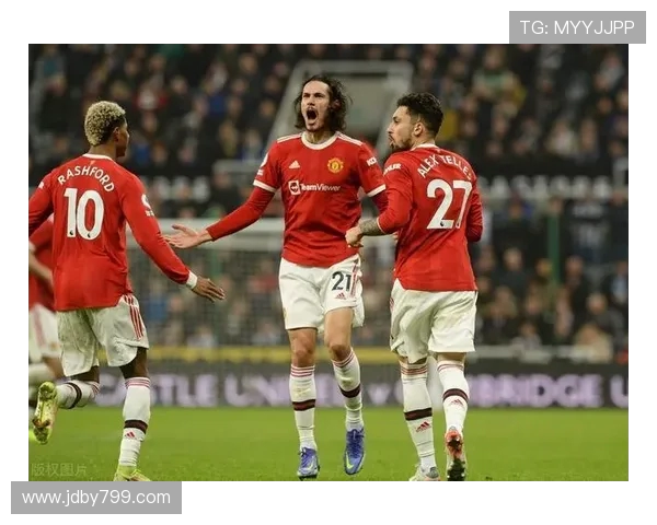 曼联对阵纽卡半场控球率44比56射门6比3射正3比1走势解析 曼联对阵纽卡半场控球率44比56射门6比3射正3比1走势解析