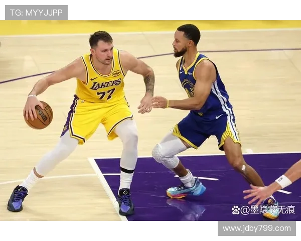 湖人连送两次低级失误引发场上动荡东契奇当场表达不满情绪